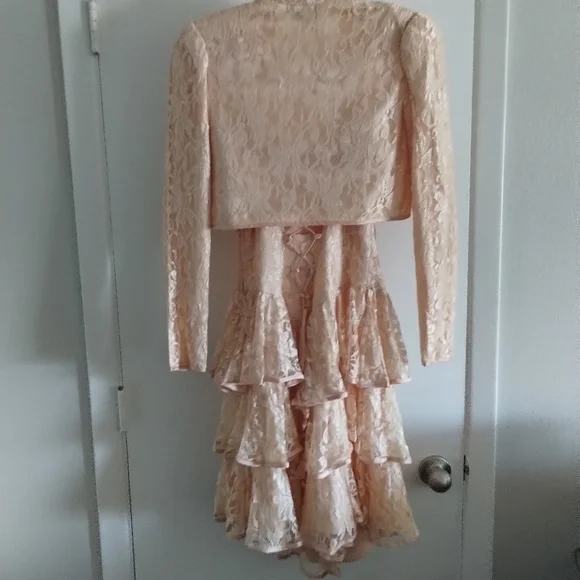 A symmetrical dress size 6 - Picture 4 of 6